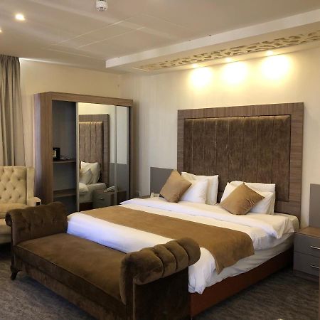 Alqimah Hotel Apartments Аман Екстериор снимка