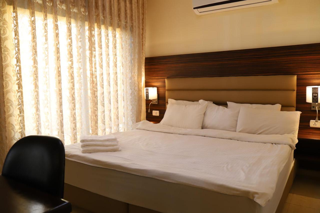 Alqimah Hotel Apartments Аман Екстериор снимка