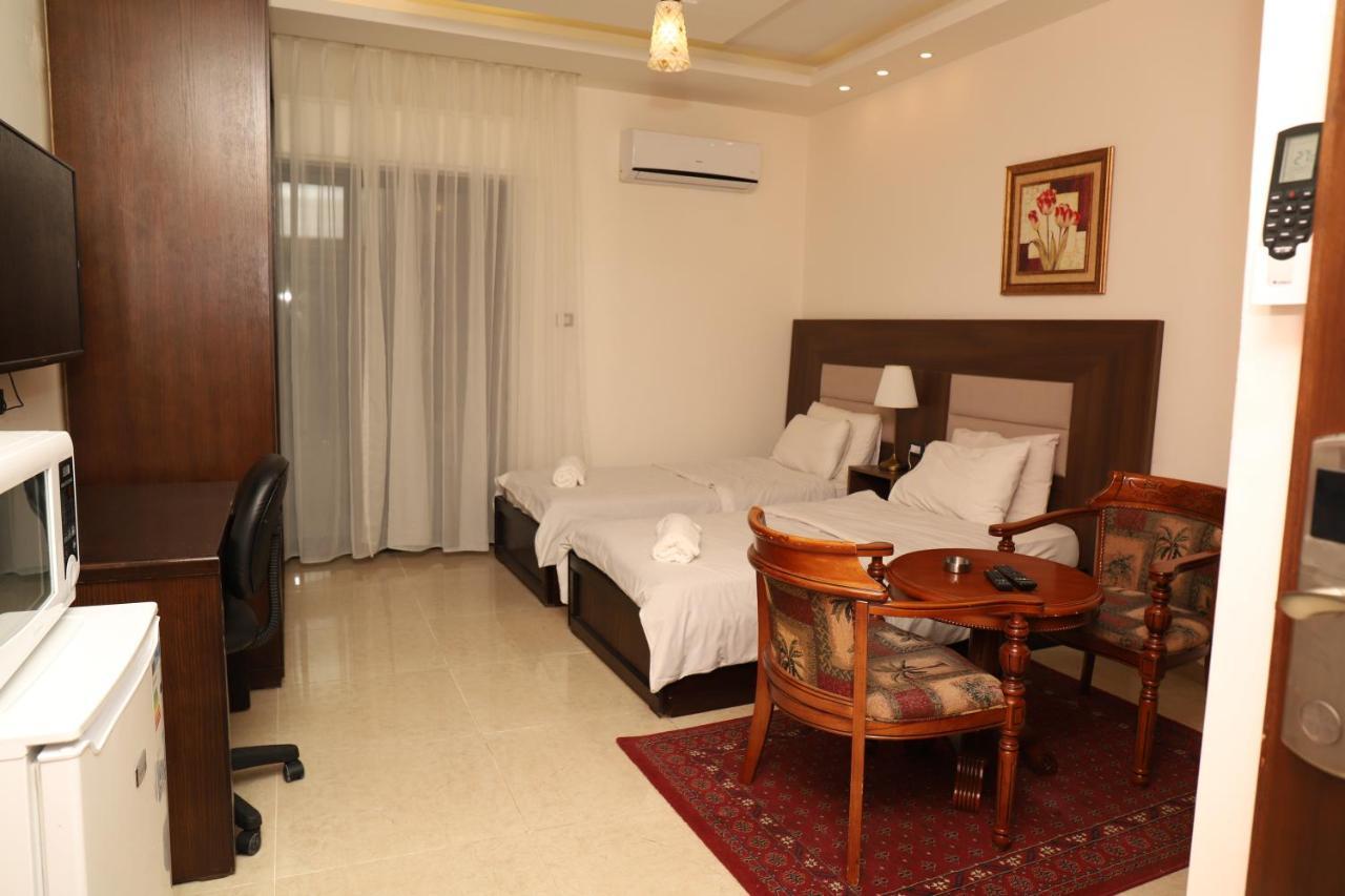 Alqimah Hotel Apartments Аман Екстериор снимка