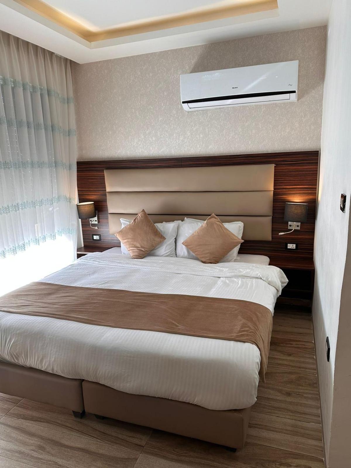 Alqimah Hotel Apartments Аман Екстериор снимка