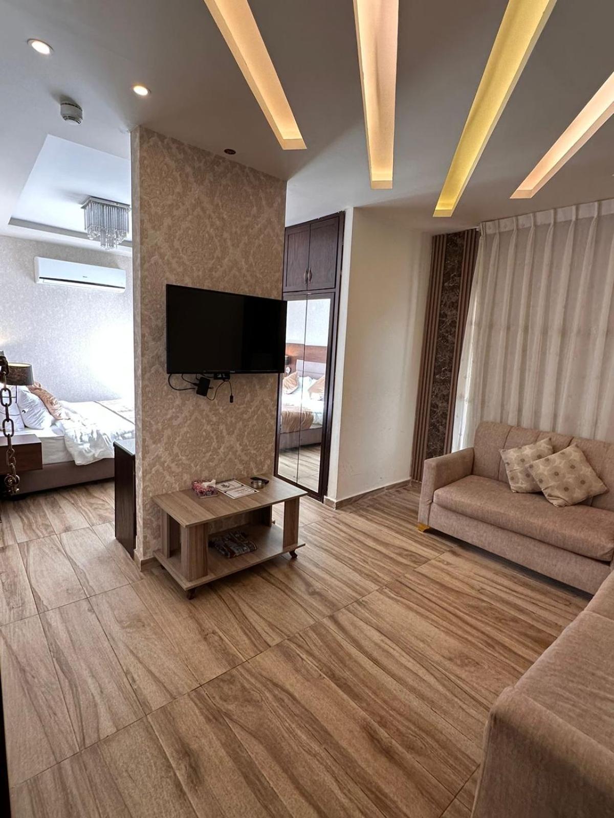 Alqimah Hotel Apartments Аман Екстериор снимка