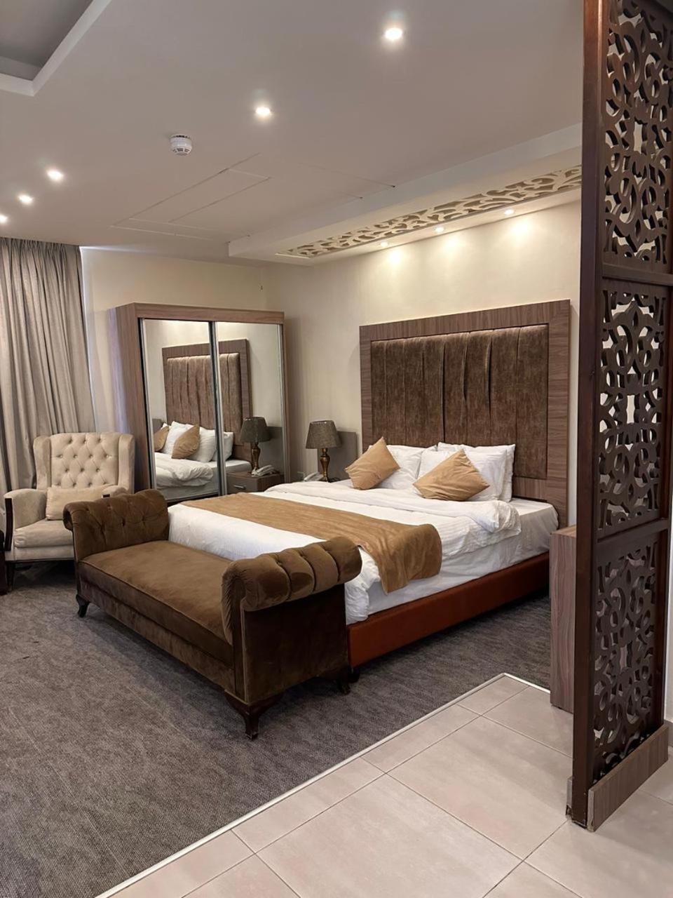 Alqimah Hotel Apartments Аман Екстериор снимка