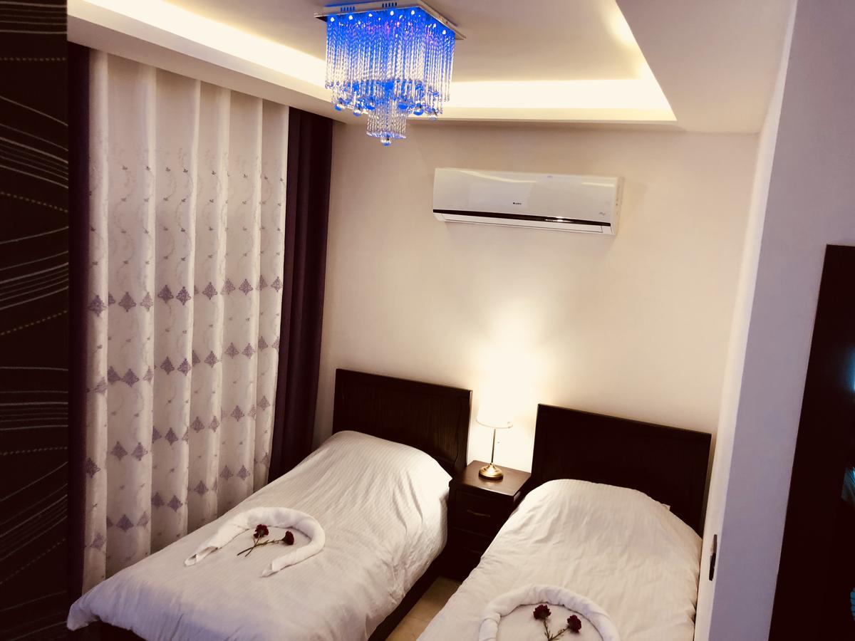 Alqimah Hotel Apartments Аман Екстериор снимка