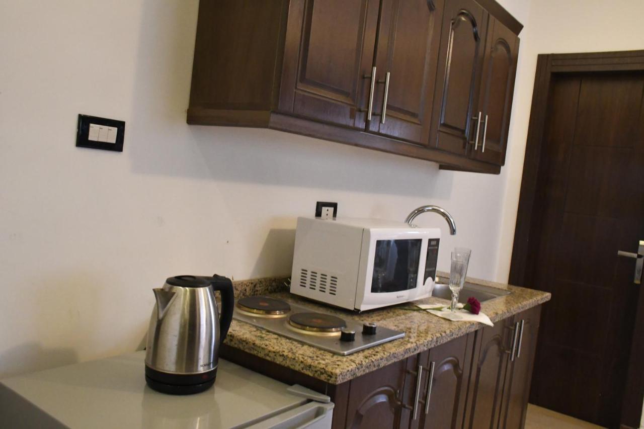 Alqimah Hotel Apartments Аман Екстериор снимка