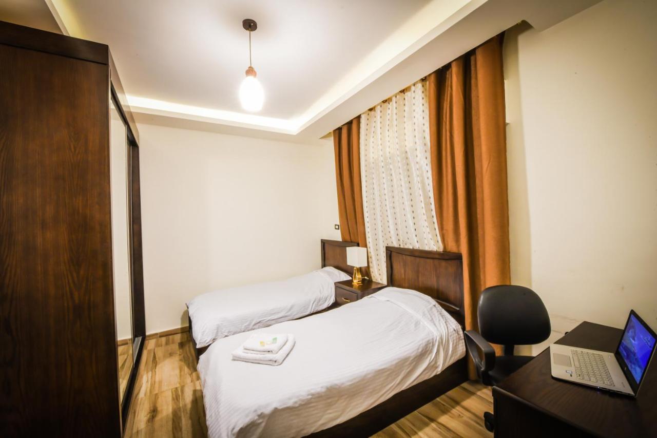 Alqimah Hotel Apartments Аман Екстериор снимка