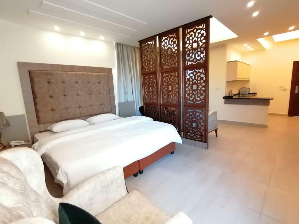 Alqimah Hotel Apartments Аман Екстериор снимка
